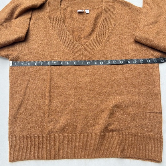 Gap women’s deep‎ v neck Tan shimmer Sweater large - Picture 3 of 7